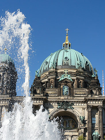 Brunnen im Lustgarten Fotos